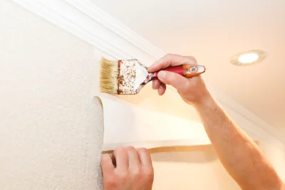 Pose de papier peint à Hanvec — revêtements muraux et toiles de verre